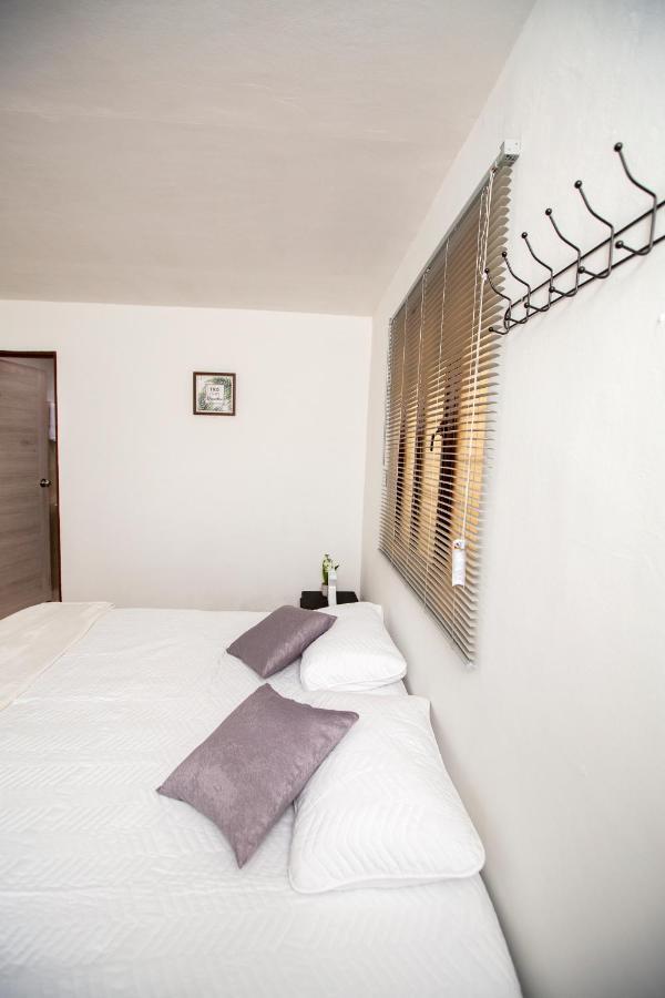Komodo Alojamiento- Hostal Autoservicio, Ubicado Cerca Al Centro Historico - Bano Privado, Wifi , Cama 2X2 Y Agua Caliente Y Cocina Compartida Popayán Exterior foto