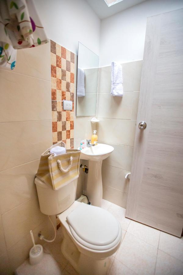 Komodo Alojamiento- Hostal Autoservicio, Ubicado Cerca Al Centro Historico - Bano Privado, Wifi , Cama 2X2 Y Agua Caliente Y Cocina Compartida Popayán Exterior foto