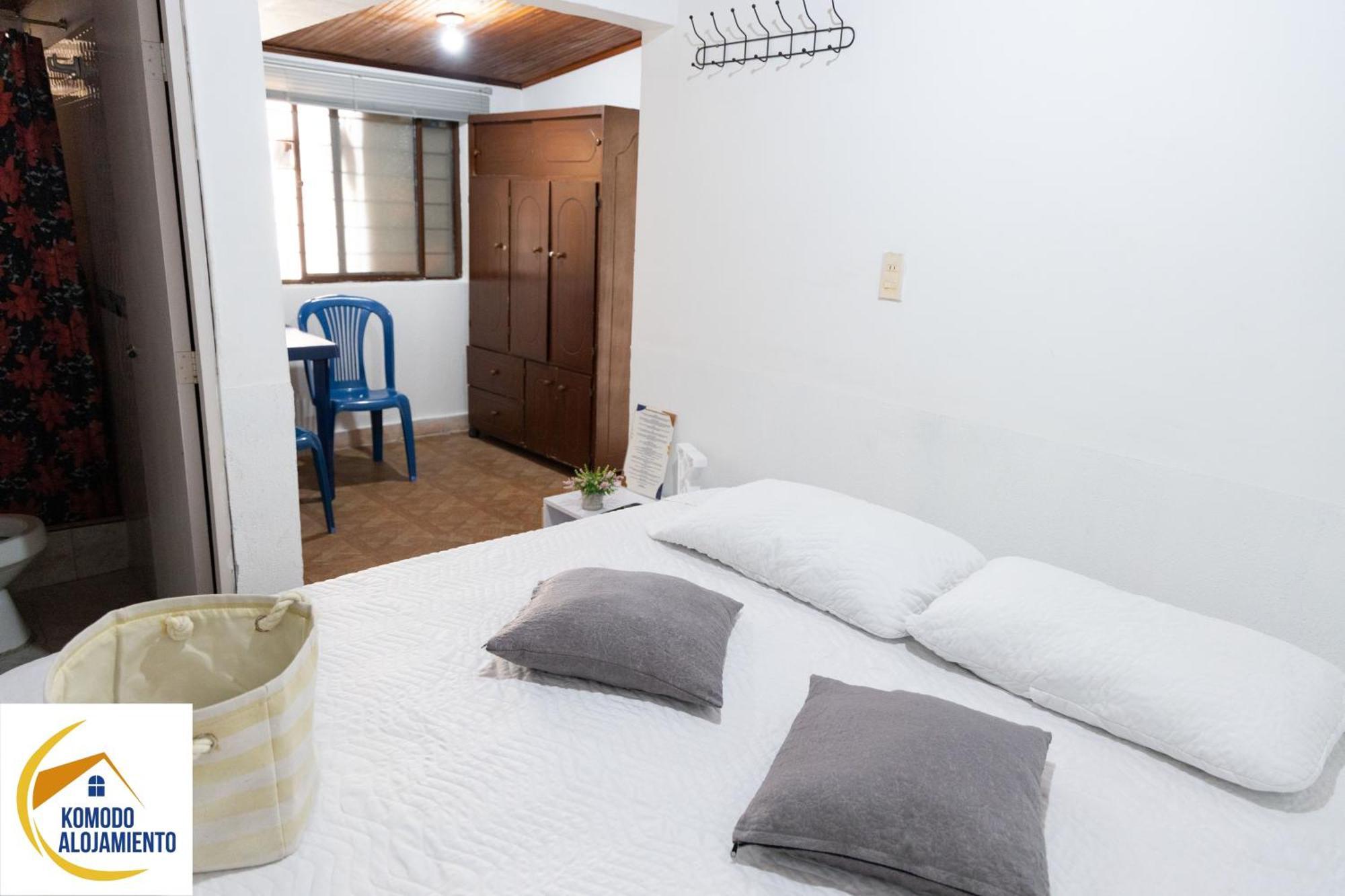 Komodo Alojamiento- Hostal Autoservicio - Ubicado Muy Cerca Al Centro Historico -Habitaciones Con Bano Privado, Wifi , Cama 2X2 Popayán Exterior foto